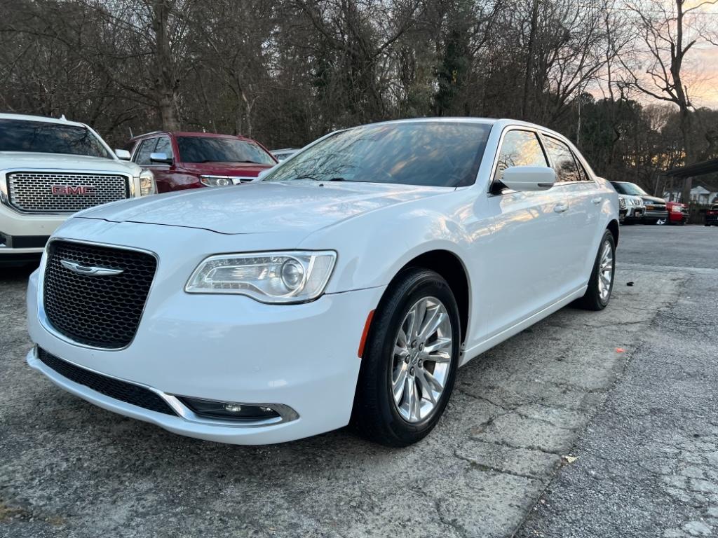 2017 Chrysler 300 Limited's photo