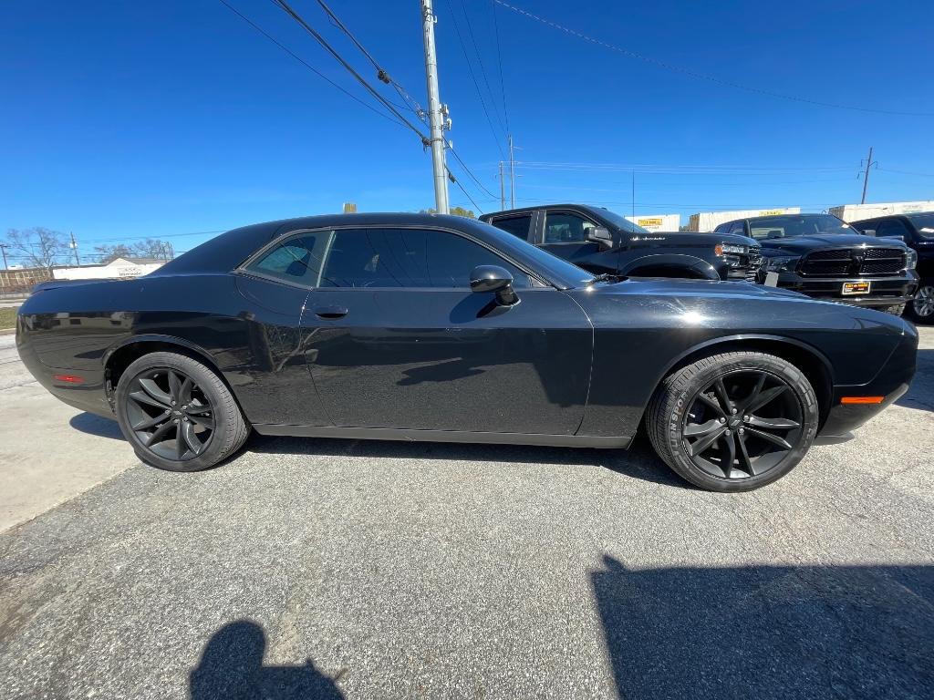 2018 Dodge Challenger SXT Plus's photo