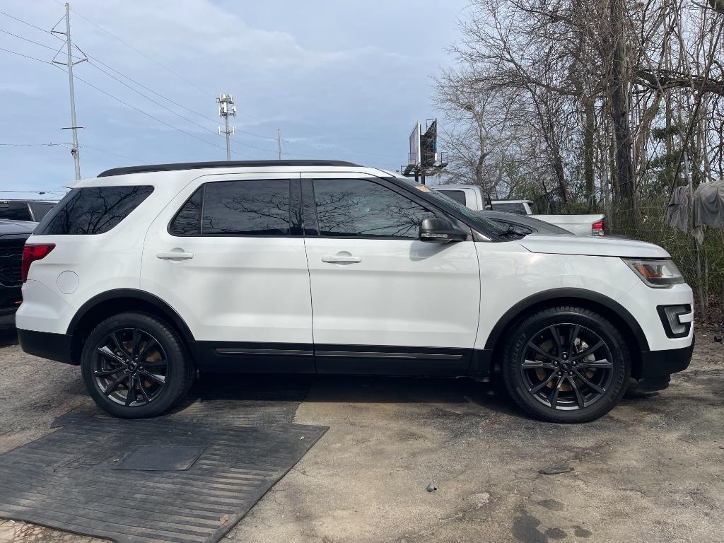 2017 Ford Explorer XLT's photo