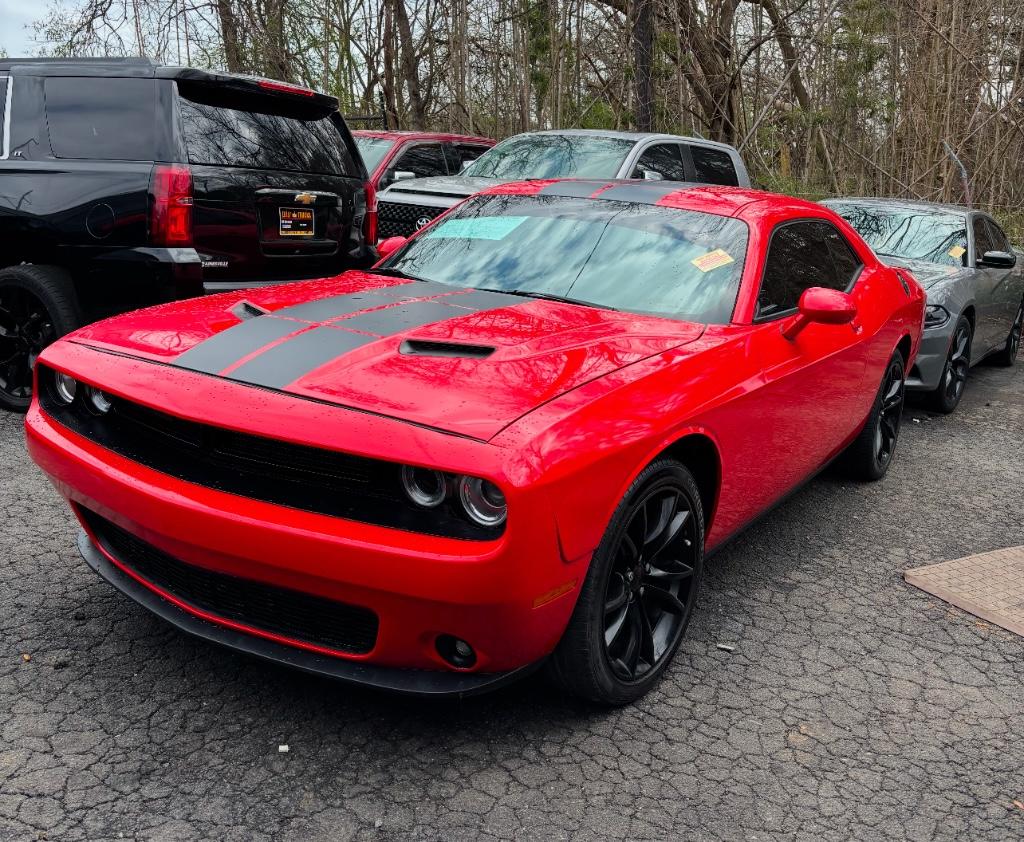 2016 Dodge Challenger SXT's photo