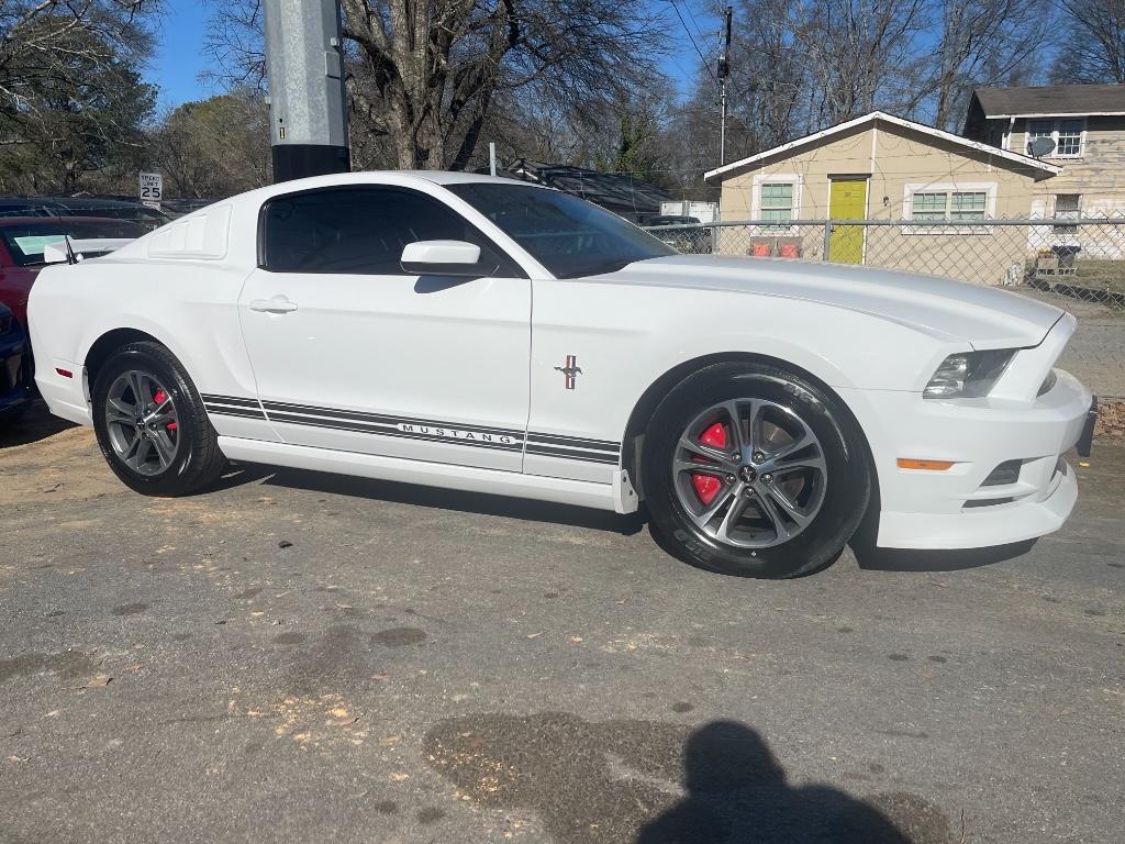2014 Ford Mustang V6 Premium's photo